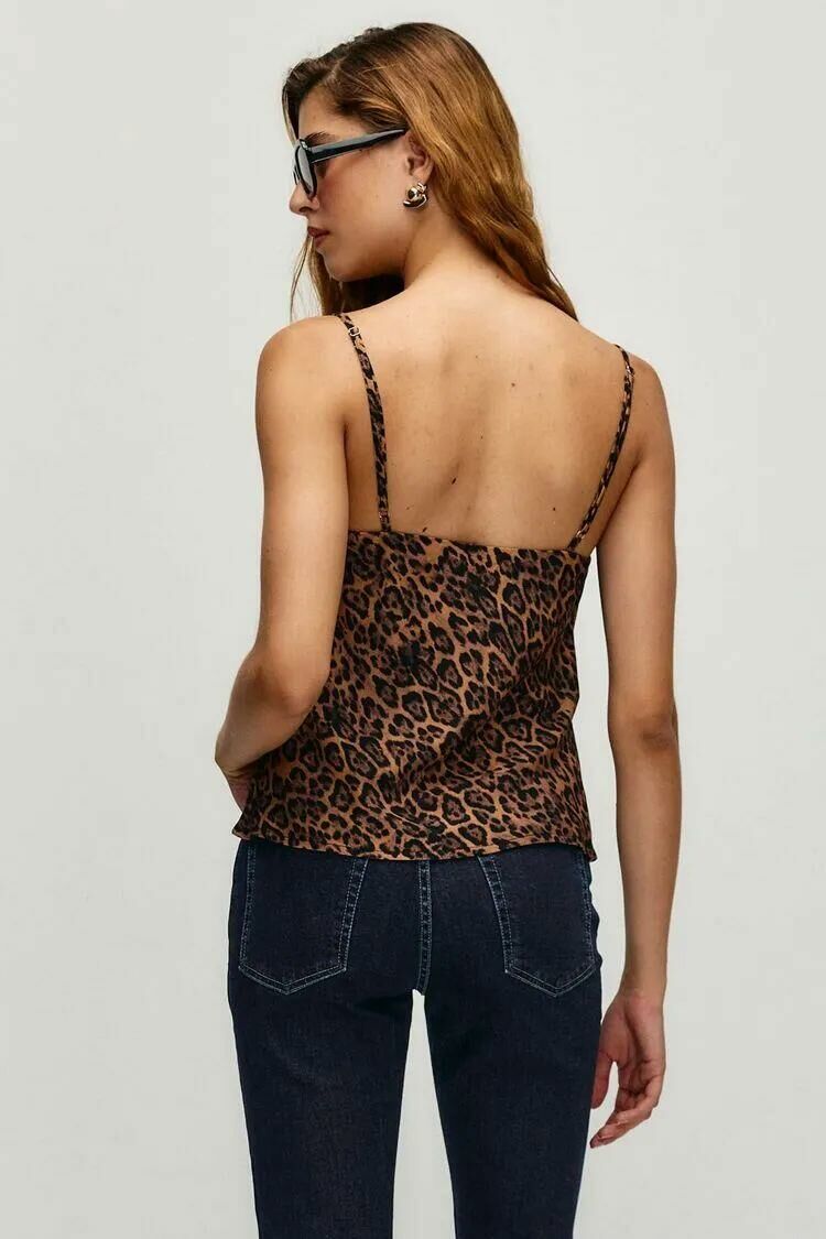 Imagem de Regata Mica Urban Wild Le Blog